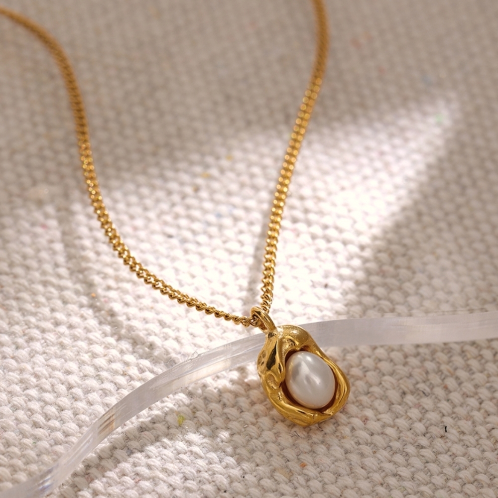 Elegant Delicate Pearl Necklace